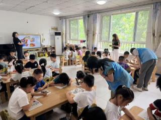 【我们的节日·端午节】济南市莱芜区凤城街道兰馨园社区：巧手制纸龙 童心迎端午