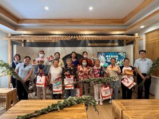 济宁市任城区阜桥街道红星新村社区开展“端午承古韵 龙舟载传承”龙舟DIY活动