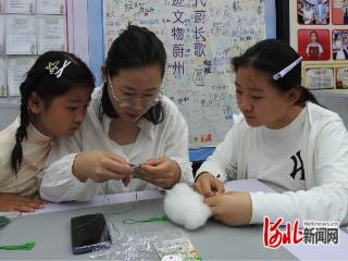 蔚县：龙舟拼图迎端午 博物馆里传民俗
