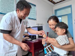 香囊传情 五彩纳福——皂户李镇卫生院计生协会端午节为患者送健康祝福