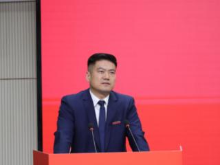 毕业典礼上，院长竟送出四味“中药”？郑州这所高校的告别礼太特别了