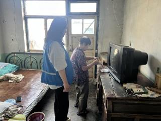 济宁市任城区阜桥街道浣笔泉社区开展“入户帮认证 贴心护夕阳”志愿服务活动