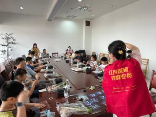 龙会社区举办“‘爸’气包揽，爱在指尖”父亲节活动