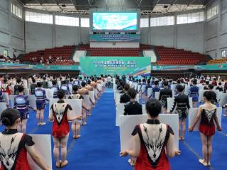 全国232支啦啦操代表队在汇川同台竞技