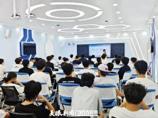 贵阳经开区启动“经开工匠进校园”系列活动