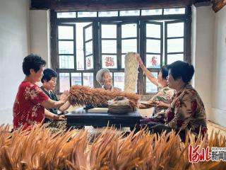 一线见闻｜张麻湾村的鸡毛掸子成潮玩