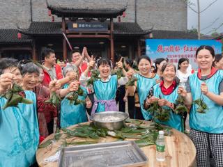 这场“红土地上好村晚”尽显乡村烟火气