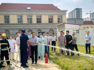 以演代练强应急 实战护航保平安——烟台毓璜顶医院莱山院区开展安全生产月消防实战演练