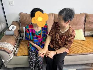 19年不离不弃，她用爱为妹妹筑起温暖的家