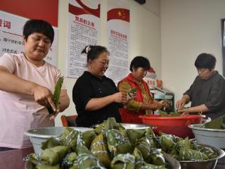 郯城县杨集镇开展“粽香传情・敬老暖心”端午节主题活动