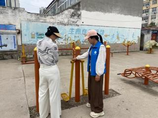 济宁市任城区安居街道八里庙社区开展“健身器材安全排查筑牢群众健身安全屏障”志愿服务活动