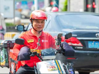 七年配送15万单 这个外卖小哥说：为人民服务的心从不退役