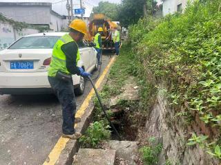 大厂市政清疏沟渠 化解积水民生隐患
