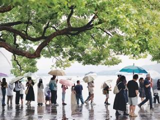 终于可以喘口气了 “梅雨带”搬家 杭州迎来降雨间歇