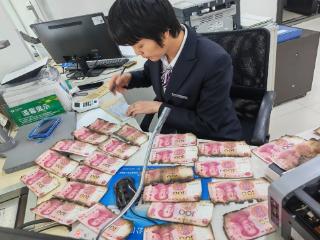高效兑换火烧币 为民解忧获好评
