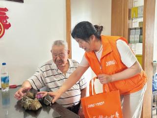 粽子飘香送祝福 暖心服务伴夕阳