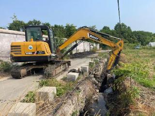 闻需而动办实事 疏通沟渠护营商——万家庄村实地处置疏通防汛沟渠