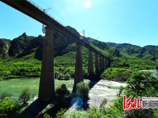 张家口怀来：永定河峡谷风景如画