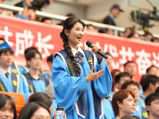 海风里的思政课：奔赴山海，成为自己的光！青岛大学2026届毕业典礼举行