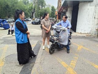 济宁市任城区济阳街道南门社区：网格走访倾听群众心声 ，志愿服务化解出行难题