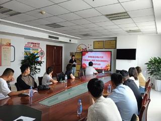 济宁市任城区阜桥街道小闸口社区开展“红色宣讲入商圈 守信经营践初心”主题宣讲活动