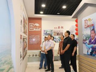 潍坊安丘：文化指导员走进别家屯村开展庆七一书画惠民活动