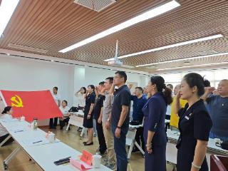 “庆七一·践初心·树政绩·建新功”泰山区上高街道华郡社区召开七一党员大会凝聚基层治理合力