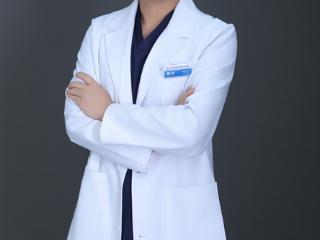 北京煤医郝斌医生：专业深耕肋软骨隆鼻手术