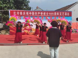 潍坊昌乐：文化指导员进村“抠戏” 庆七一演出
