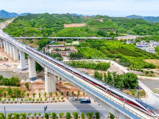 坐着高铁看中国·秦楚天堑变通途 西十高铁6月30日正式开通运营