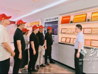 走红色足迹 促校地共建 郑店小学主题党日走实又走心