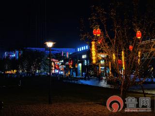 【鲁网图集】星灯满街巷 夜览齐盛里