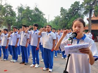 曲阜：500名高中毕业生孔庙行古礼谢师恩