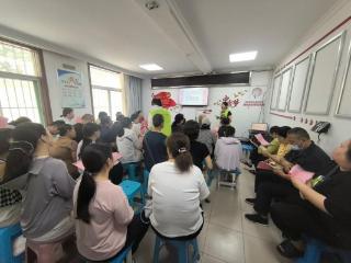 济宁市任城区阜桥街道小闸口社区开展“暑期家庭教育赋能 科学陪伴共促成长”主题宣讲活动