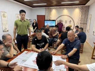 济宁市任城区阜桥街道新刘庄社区举办“趣味棋牌进社区，邻里同乐促和谐”够级比赛