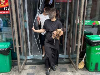 武汉一顾客劝阻他人带狗进餐饮店被打 报警后对方赔偿1万余元和解