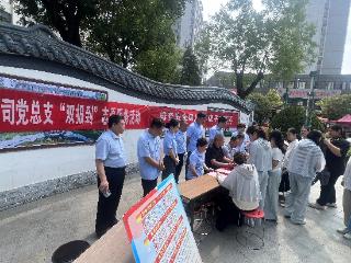 献礼七一践初心 政策宣讲惠民生——泰山区学苑社区联合山东盛华集团开展党员志愿服务活动