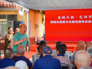 潍坊诸城市基层文化建设指导员走进敬老院开展文艺惠民活动
