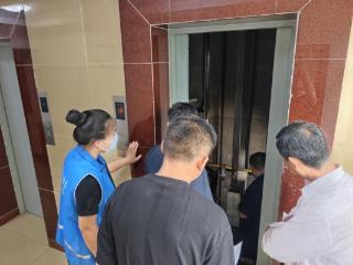 济宁市任城区阜桥街道红东社区：网格速办民生事 抢修电梯暖民心