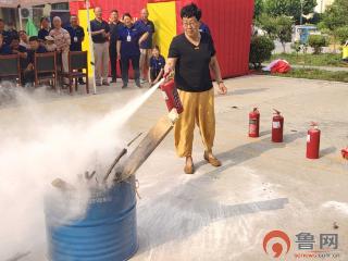 垎塔埠街道开展“安全生产月”消防综合演练活动
