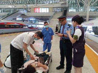 旅客乘车突发不适 列车长暖心处置护航平安旅途