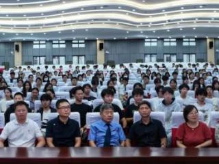 上饶市第一中学开展“检爱同行 向阳生长”法治副校长进校园活动