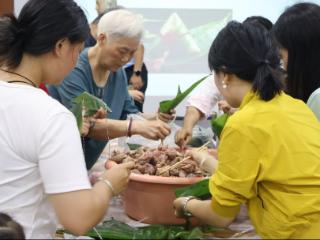一叶裹粽香 清风送安康——中国人寿黔西南一支公司开展端午客户联谊暖心活动