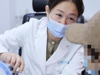 有温度的医者｜20年模糊，10秒变清晰：纸短情长致谢满分“摘镜天团”