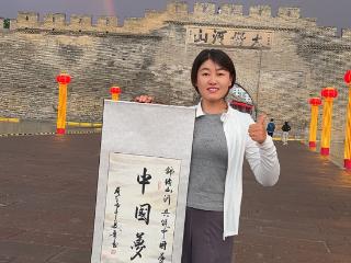 纵览原创 | 张家口36岁农村大姐街头直播写字3.6万人同时在线看，自学书法已经两年，家里还种着40亩地