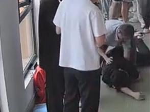 生死五分钟！巢湖学院一考生考场外倒地昏迷，老师紧急施救