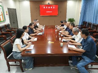“首善”之区 文明润心|虚心听取意见 共谋发展良策 泰山区学苑社区召开老党员座谈会