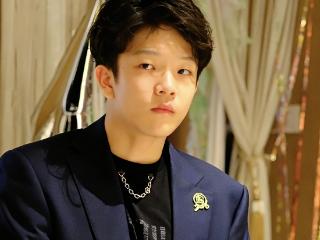 从网瘾少年到出版纪实文学 ——10后作家朴思达的来时路
