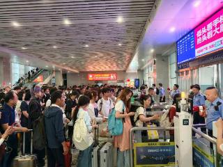 暑运首周 蚌埠铁路客流热度高涨