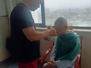 合肥105岁新四军老战士冒长松住院中，儿子：铭记抗日先辈的牺牲与贡献